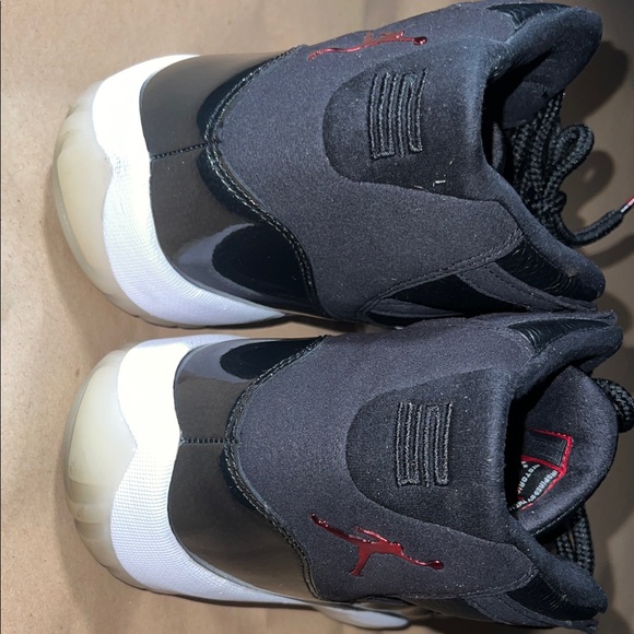 Nike Black and White Athletic Shoes JORDAN 11 RETRO '72-10' - Picture 6 of 6